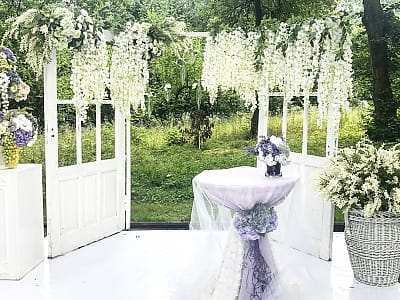 Урочисті весільні церемонії в заміському комплексі «Ягода-Малина» в селі Головчинці Хмельницької області