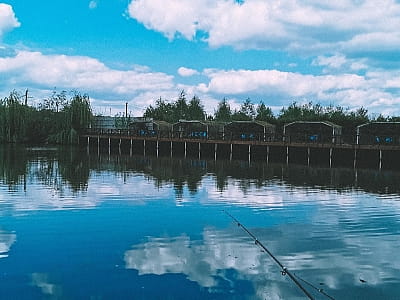 озеро для риболовлі в заміському комплексі АТК «Дача» за 7 км від Хмельницького по Вінницькій трасі