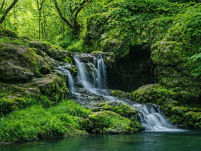 Кельменецька Бульбона — атмосферний водоспад в селищі Кельменці