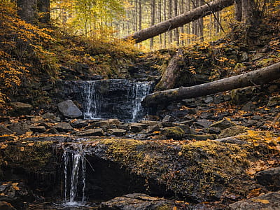 Водоспад Чоловічі сльози: легенди, маршрут і особливості