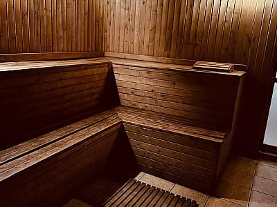 Велика Лазня на дровах (до 14 осіб) в заміському комплексі Райський Дворик в селі Погреби біля Києва