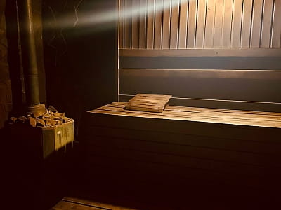 Маленька лазня на дровах (до 8 осіб) в заміському комплексі Райський Дворик в селі Погреби біля Києва