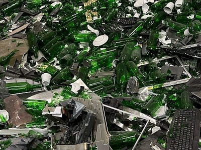 Кімната люті «РАСХІРЯЧКА» у Дніпрі — антистрес розвага з биттям посуду, техніки та активним відпочинком. Ідеально для друзів і тімбілдінгу.