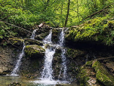 Вишоватський Малий водоспад — тиха локація Закарпаття