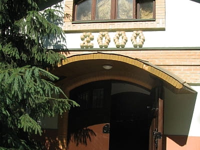 стайня на 16 денників в національному природному парку «Залісся» в Київській області