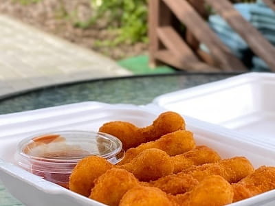 страви літнього кафе в заміському комплексі «Зелена Садиба» у селі Давидківці біля міста Хмельницький