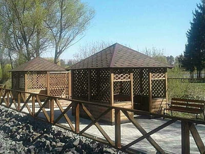 альтанки в заміському комплексі «Зелена Садиба» у селі Давидківці біля міста Хмельницький