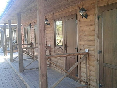 будиночки для компаній у заміському комплексі «Зелена садиба» у селі Давидківці неподалік від міста Хмельницького