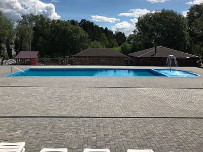 літні басейни в заміському комплексі «Зелена Садиба» у селі Давидківці біля міста Хмельницький