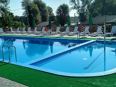 літні басейни в заміському комплексі «Зелена Садиба» у селі Давидківці біля міста Хмельницький