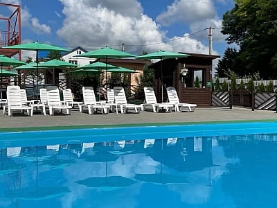 літні басейни в заміському комплексі «Зелена Садиба» у селі Давидківці біля міста Хмельницький