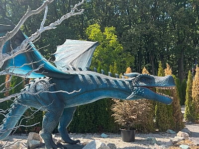 фігури драконів в DinoPark Берегово в селі Яноші Закарпатської області