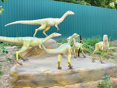 Парк DinoSofia в Умані — найбільший динопарк України з рухомими динозаврами, фотозонами та інтерактивними розвагами для всієї родини.