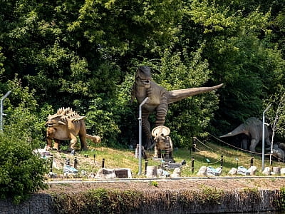 Парк DinoSofia в Умані — найбільший динопарк України з рухомими динозаврами, фотозонами та інтерактивними розвагами для всієї родини.