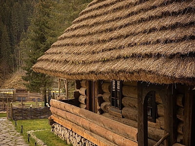 традиційне життя гуцулів, бойків та лемків через унікальний скансен в етно-парку Гуцул Ленд у Буковелі