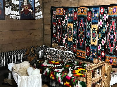 традиційне життя гуцулів, бойків та лемків через унікальний скансен в етно-парку Гуцул Ленд у Буковелі