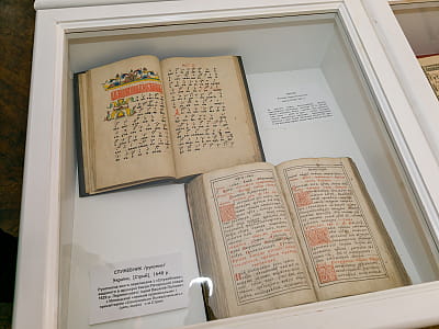 Музей книги і друкарства України у Києві — стародруки, рукописи, історія української книги та унікальні експонати друкарської справи.