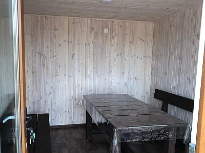 три види будиночків: розраховані на 10 , 20 або 30 чоловік в заміському комплексі MOB-I-DIK в селі Олешин, біля Хмельницького