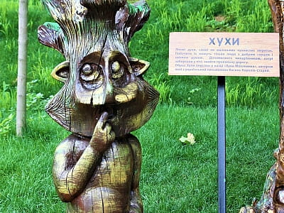 дерев'яні скульптури в парку «Нова Софіївка» в Умані 