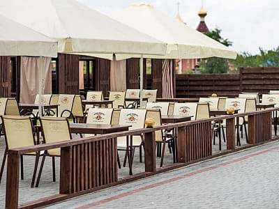 кафе в заміському комплексі Ostriv’OK біля міста Володимир 