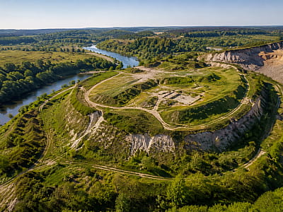 Жорнівське городище на Рівненщині — залишки середньовічної фортеці X–XI ст., важлива археологічна пам’ятка з оборонними валами та знахідками Русі.