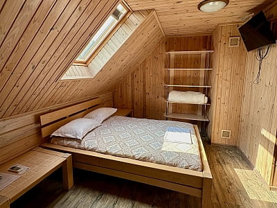 готельні номери в розважально-готельному комплексі «Чорна Гора» в місті Виноградів Закарпатської області