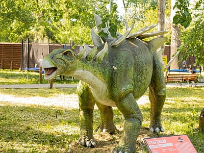 DINO PARK у Києві — парк динозаврів у Гідропарку з атракціонами, активностями та розвагами для дітей і дорослих у зеленій зоні столиці.