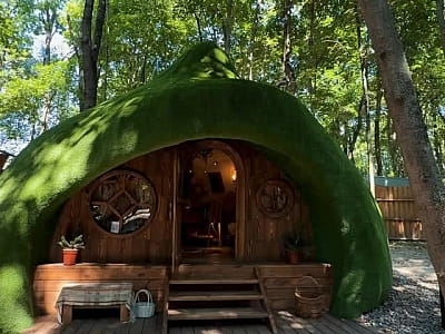 Диволіс із казковими фігурами в сімейному парку розваг Шуміленд у Києві