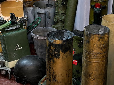 Музей трофеїв з поля бою у Кропивницькому зберігає артефакти російсько-української війни: уламки ракет, спорядження та військові трофеї.