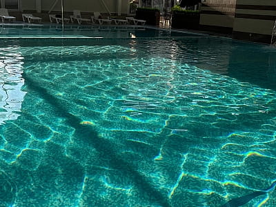 великий критий басейн в заміському комплексі Gr-Club Resort в Житомирі