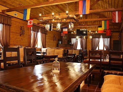 Ресторан "Золоте Руно" в заміському комплексі Gr-Club Resort в Житомирі