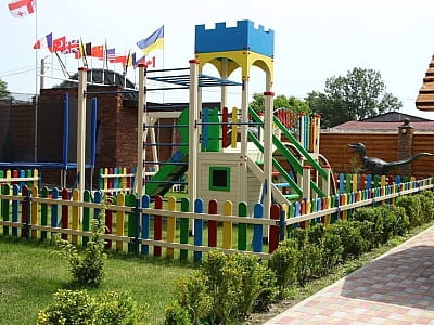дитячий майданчик в заміському комплексі Gr-Club Resort в Житомирі