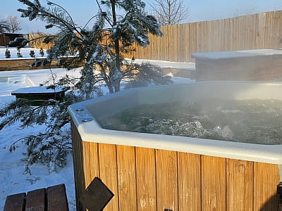 чан в заміському екокомплексі Круча119 у селі Халеп'я Київської області
