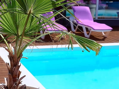 відкритий басейн в пляжному комплексі із басейнами Sungrilla Secret Beach в Києві