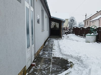 Музей-садиба Івана Самотоса в селі Устя розповідає про життя скульптора, його творчість, родину та зберігає автентичну атмосферу оселі митця.