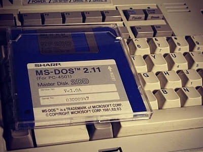 експозиція в Software & Computer Museum у Харкові розповідає історію комп’ютерів і програмного забезпечення. Ретро-ПК, консолі, гаджети та робот Jibo.