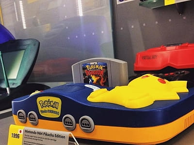експозиція в Software & Computer Museum у Харкові розповідає історію комп’ютерів і програмного забезпечення. Ретро-ПК, консолі, гаджети та робот Jibo.