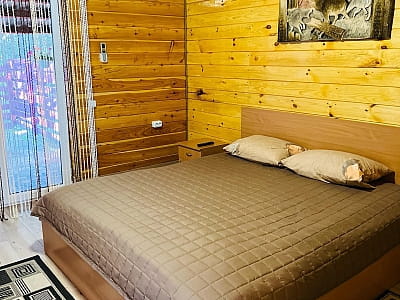 дерев’яні будиночки в заміському комплексі Zanzibar.Rivne у селі Корчин Рівненської області