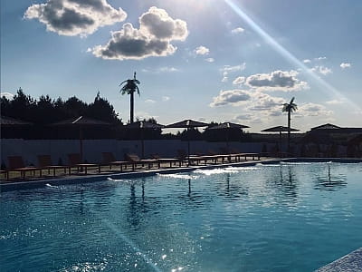 Літній-відкритий басейн в заміському комплексі Zanzibar.Rivne у селі Корчин Рівненської області
