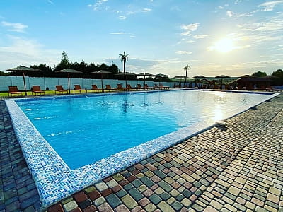Літній-відкритий басейн в заміському комплексі Zanzibar.Rivne у селі Корчин Рівненської області
