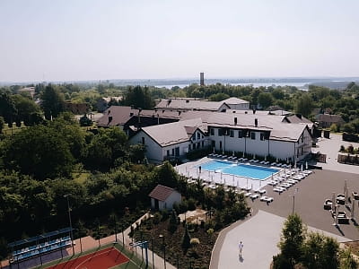 Boremel Hills у Боремелі — заміський комплекс із готелем, SPA-центром, басейнами, банями, чанами, рестораном і караоке для відпочинку та святкувань.