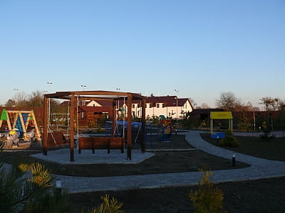  дитячий майданчик в заміському відпочинково-розважальному комплексі Boremel Hills у селі Боремель Рівненської області, неподалік Хрінницького водосховища.