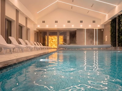 критий басейн у SPA-центрі в заміському відпочинково-розважальному комплексі Boremel Hills у селі Боремель Рівненської області, неподалік Хрінницького водосховища.