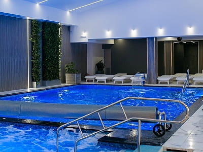 критий басейн у SPA-центрі в заміському відпочинково-розважальному комплексі Boremel Hills у селі Боремель Рівненської області, неподалік Хрінницького водосховища.