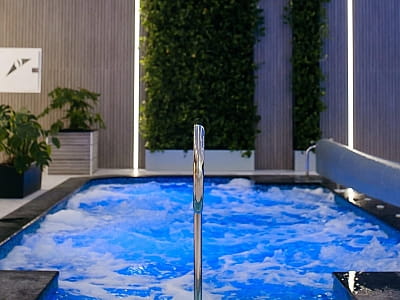 джакузі у SPA-центрі в заміському відпочинково-розважальному комплексі Boremel Hills у селі Боремель Рівненської області, неподалік Хрінницького водосховища.