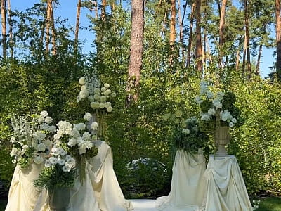 урочисті весільні церемонії в заміському комплексі Dacha у селі Сокирна Черкаської області
