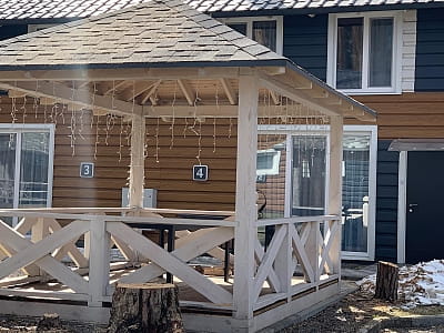 Dacha у Сокирні — заміський відпочинок біля Дніпра: котеджі, басейн, ресторан, чан, водні розваги, квадроцикли та простір для свят.
