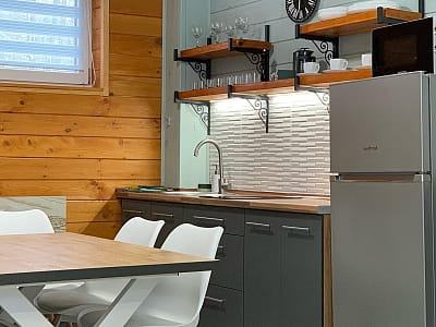 двоповерхові котеджі та апартаменти в заміському комплексі Dacha у селі Сокирна Черкаської області