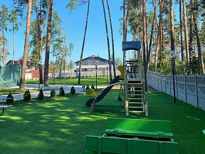 дитячий майданчик в заміському комплексі Dacha у селі Сокирна Черкаської області