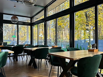 ресторан в заміському комплексі Dacha у селі Сокирна Черкаської області